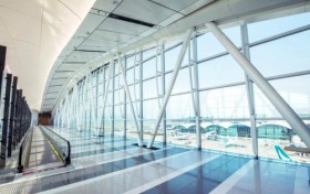 逛吃买全拿捏！香港机场时尚购物优惠 新店启幕，旅途惊喜拉满！