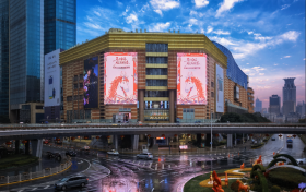 魔都新春必打卡！陆家嘴惊现4米高梦幻糖马，这个商场把非遗玩活了